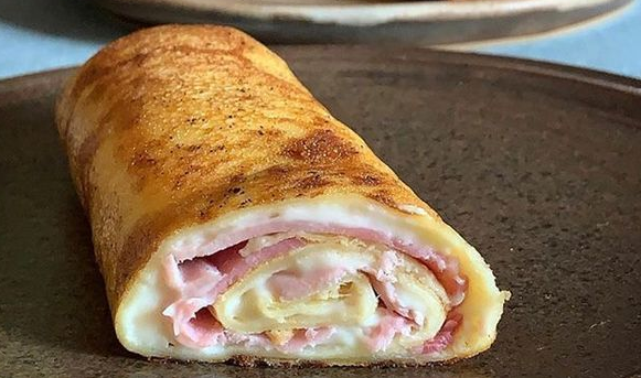 Crêpe au jambon et fromage